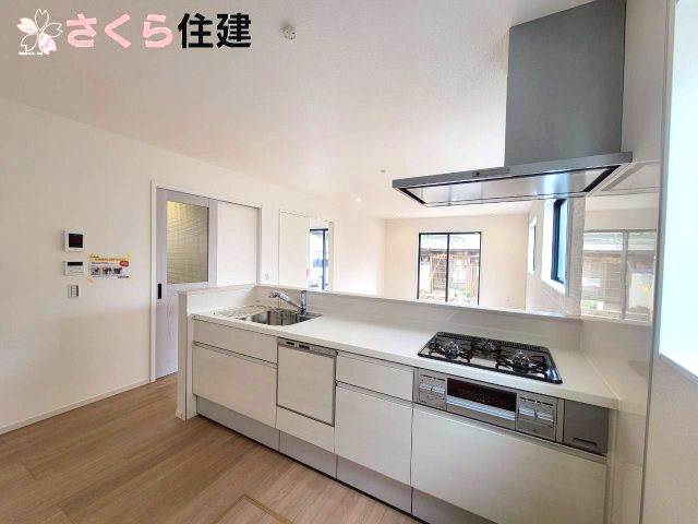 LIGARE　下都賀郡壬生町40期　2号棟のキッチン|対面キッチンで家族とコミュニケーションをとりながら家事ができます♪