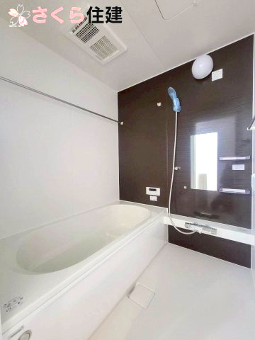 LIGARE　下都賀郡壬生町40期　2号棟の浴室|1坪タイプの浴室は浴室暖房乾燥機付きで冬は暖かく、雨の時期には洗濯乾燥に大活躍です◎