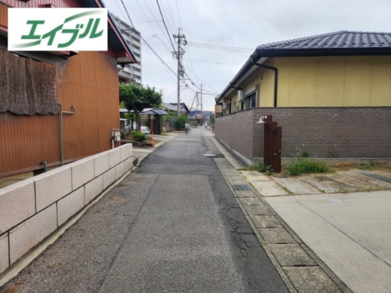 小牧市小牧5丁目　中古戸建の前面道路含む現地写真