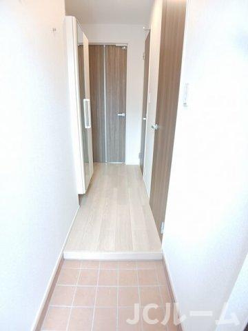 柏崎市北半田１丁目のアパートの玄関