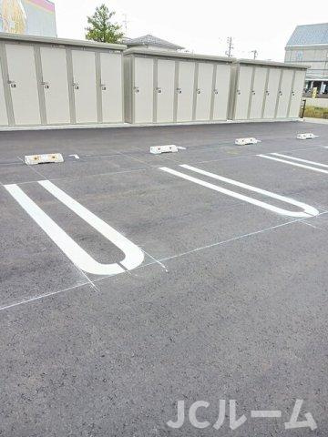 柏崎市北半田１丁目のアパートの駐車場