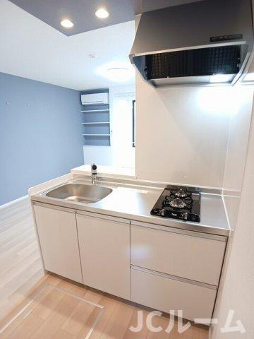 柏崎市北半田１丁目のアパートのキッチン