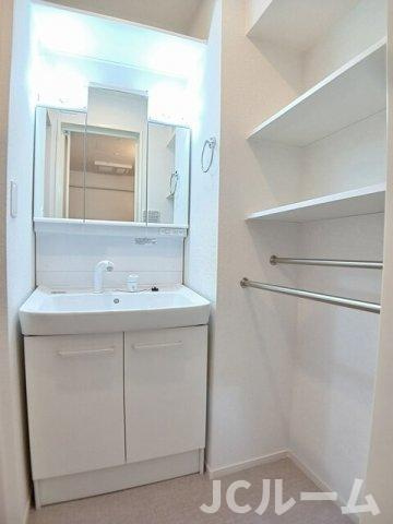 柏崎市北半田１丁目のアパートの洗面所