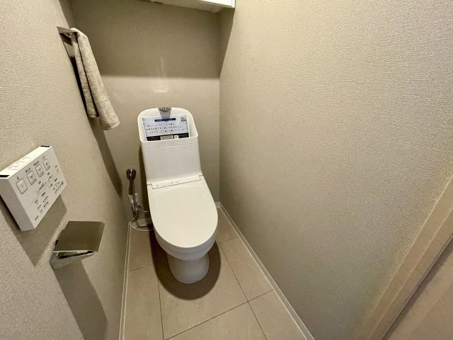 コアマンションルネス九品寺のトイレ|落ち着いた色調のトイレです。