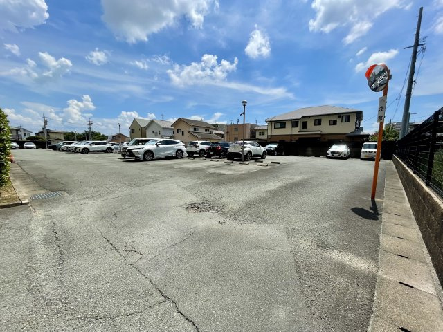 コアマンションルネス九品寺の駐車場|駐車場は平置きを確保しています。