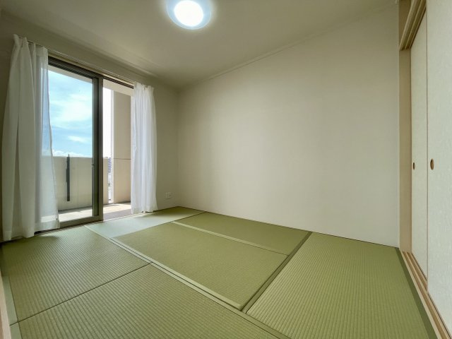 コアマンションルネス九品寺の和室|和室は5.7畳　仕切りをすれば独立した空間を確保できます。