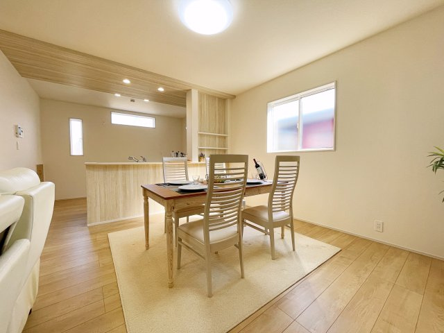 新築戸建・建売　本庄市下野堂　本庄南小・本庄南中のキッチン|カウンター越しに会話が弾む、家族とのつながりを感じられる対面キッチンです！