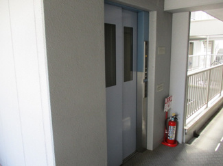 【その他共用部分】 | エレベーターがあるので疲れて帰ってきた時も安心ですね