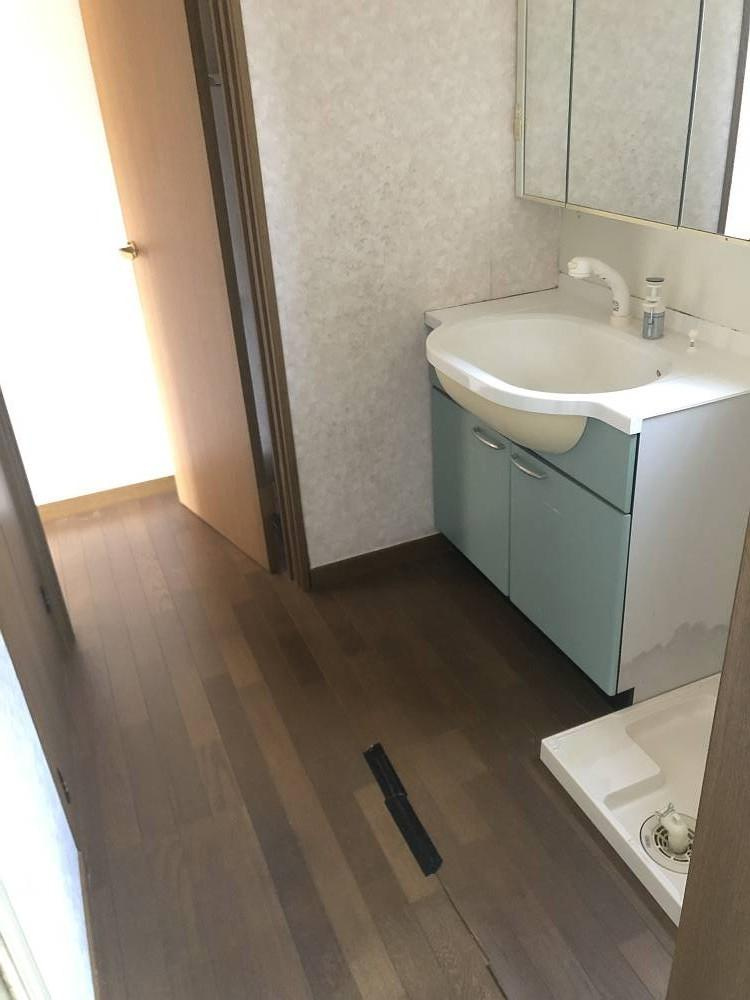 高知市潮見台2丁目　中古戸建ての洗面所