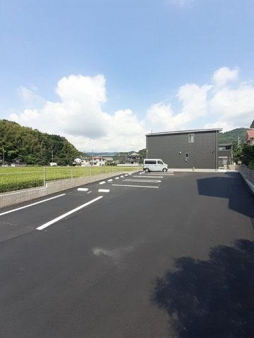 ウイング　Ｃの駐車場