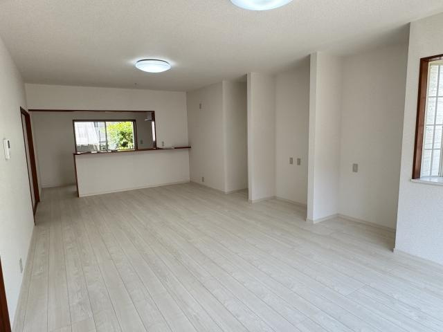 高知市神田　中古戸建ての居間・リビング