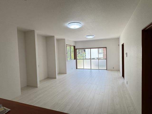 高知市神田　中古戸建ての居間・リビング