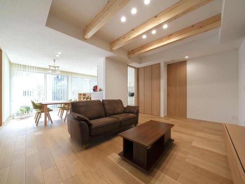 南国市左右山　中古戸建ての居間・リビング