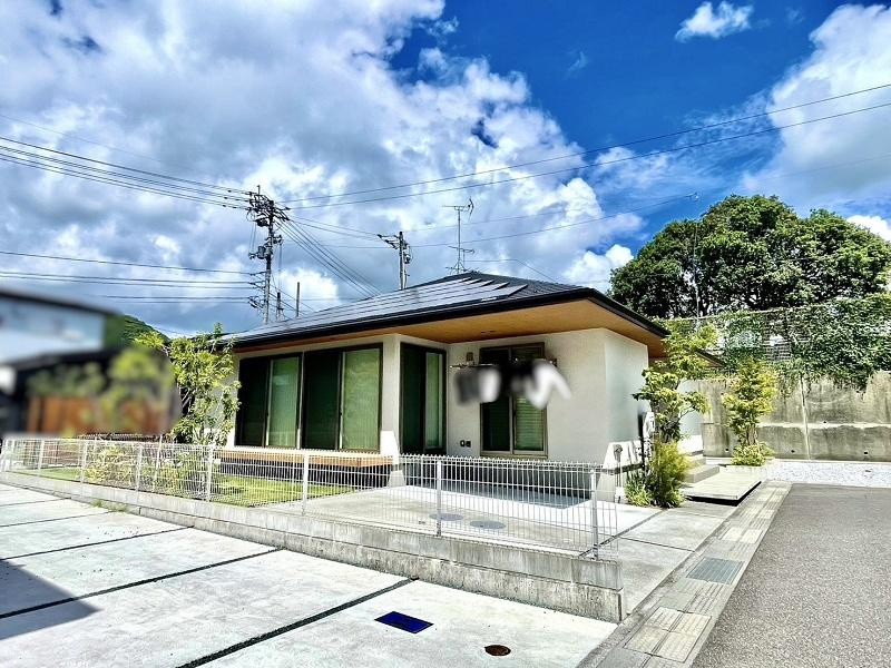 南国市左右山　中古戸建ての外観