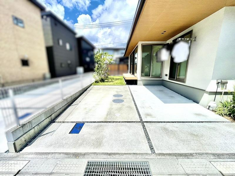 南国市左右山　中古戸建ての駐車場