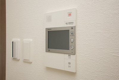 【セキュリティ】 | MELDIA CREST NAMBA SOL TERRACE | モニター付きインターホンです