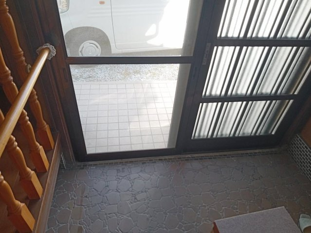 平田町　戸建ての玄関