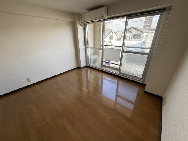 末広マンションの洋室