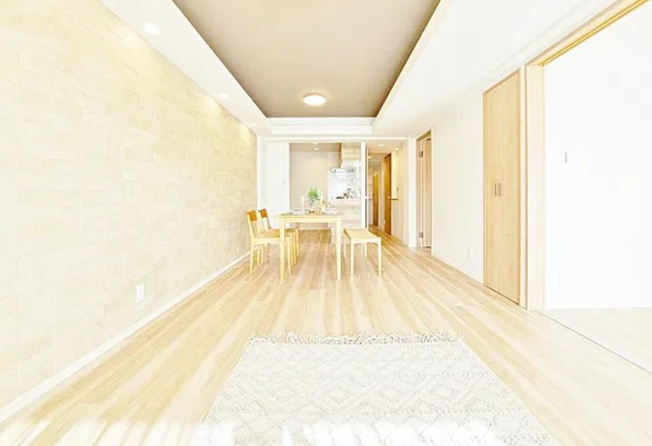 【居間・リビング】 | サンシティJ棟 | 光と風があふれる開放的なリビングダイニングには自然と家族みんなが集まってきます。