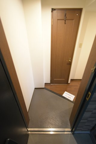 プレサンス西心斎橋の玄関