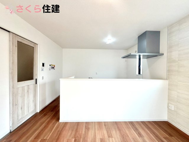 ーLIGARE－小山市雨ヶ谷2期　１号棟のキッチン|対面式システムキッチン。リビングを見渡せるキッチンで家族の様子をうかがいながら料理がはかどりそう！