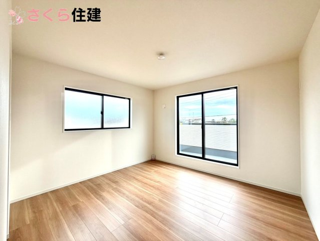 ーLIGARE－小山市雨ヶ谷2期　１号棟の洋室|各部屋に収納あります！荷物が多い子育て世代や、趣味道具の多い方にもうれしいですね！