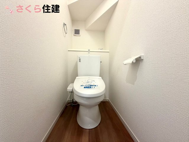 ーLIGARE－小山市雨ヶ谷2期　１号棟のトイレ|トイレは各階完備。夜、トイレに起きても、2階の寝室から1階のトイレに降りる必要はありません。