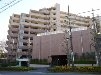 【外観】 | モダンでスタイリッシュな印象を与えるグレーを基調とした外観。