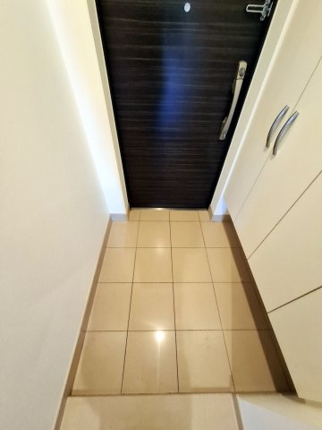 甲子園三番町ハイツの玄関