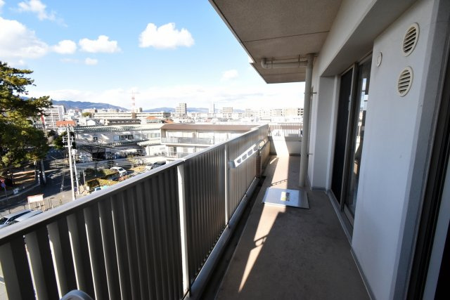 甲子園三番町ハイツのバルコニー