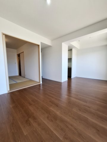 甲子園三番町ハイツの居間・リビング