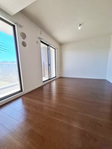 甲子園三番町ハイツの居間・リビング