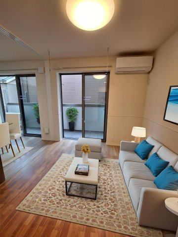 ＣＲＥＳＴ　ＯＩＺＵＭＩの居間・リビング