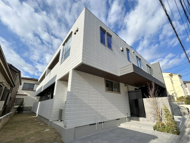 ＣＲＥＳＴ　ＯＩＺＵＭＩの外観