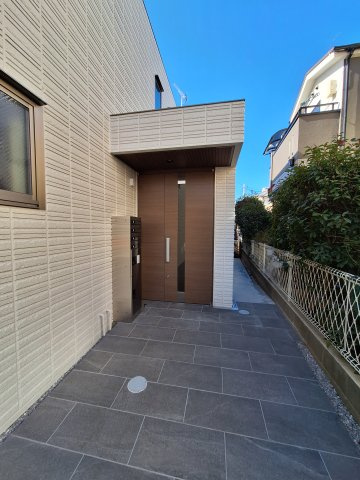 ＣＲＥＳＴ　ＯＩＺＵＭＩのエントランス