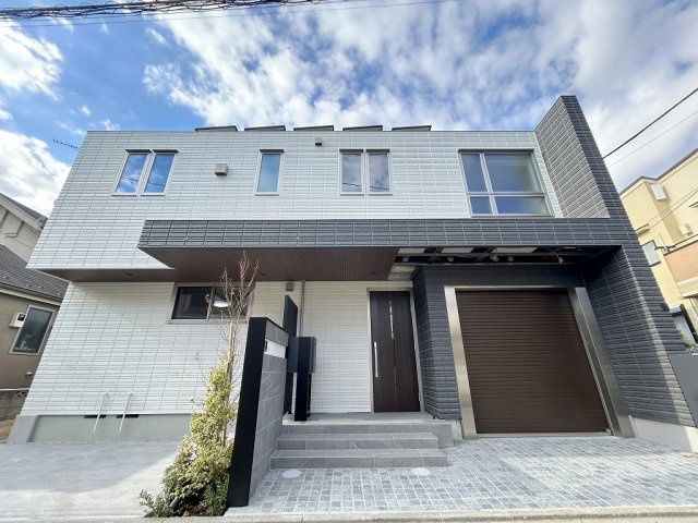 ＣＲＥＳＴ　ＯＩＺＵＭＩの外観