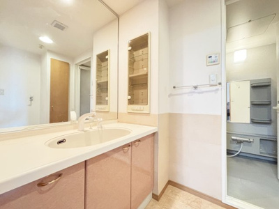 【独立洗面台】 | エスト塚口プリサージュ | シャワー付き洗面台でお掃除もラクラク