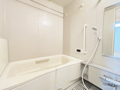 【浴室】 | エスト塚口プリサージュ | 浴室乾燥機付なので雨の日や花粉が強い日も安心お洗濯