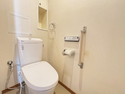 【トイレ】 | エスト塚口プリサージュ | トイレには快適な温水洗浄便座付き