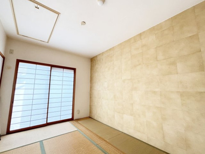 【和室】 | エスト塚口プリサージュ | 洋室とも調和するモダンな和室。和室の上にロフトがあります
