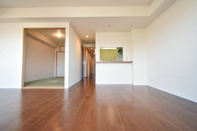 甲子園三番町ハイツの居間・リビング