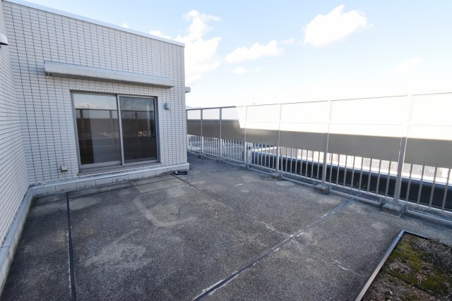 甲子園三番町ハイツのバルコニー