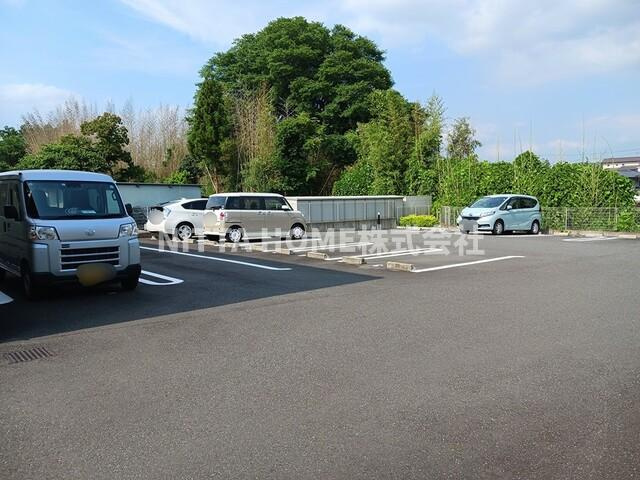 グレイスフルライフの駐車場|敷地内に駐車場も完備！