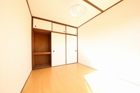 パークプラザ大和田マンションの洋室|落ち着いた色調の洋室です