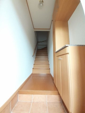 アルモニー，ＫＳの玄関|収納もある玄関です