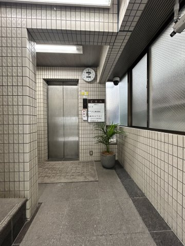 長嶋ビルのエントランス