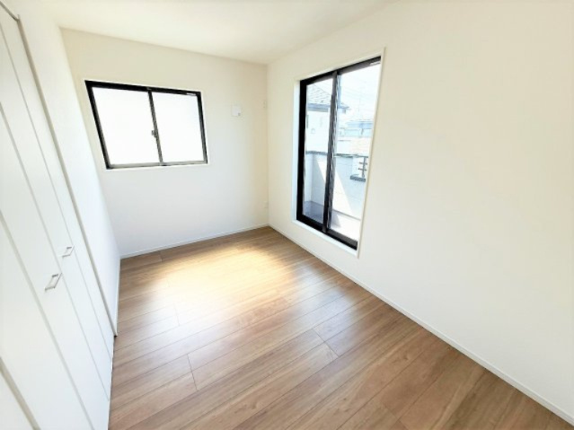 【洋室】 | 【仲介手数料３３０万円が無料！！】■喜多見駅９分■陽当り良好■４ＬＤＫ＋車庫