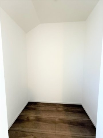 【収納】 | 【仲介手数料３３０万円が無料！！】■喜多見駅９分■陽当り良好■４ＬＤＫ＋車庫 | 【諸費用３３０万円ＯＦＦです！！】
■詳細は「物件概要」の「諸費用」欄をご確認下さい！
■陽当り良好！
■４ＬＤＫ＋車庫
■東京ゼロエミ（ＺＥＨ水準）
■省エネ性能ラベル
■３０年保証