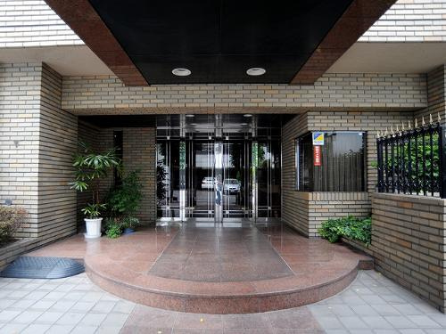 熊本市中央区米屋町１丁目の賃貸マンションのエントランス