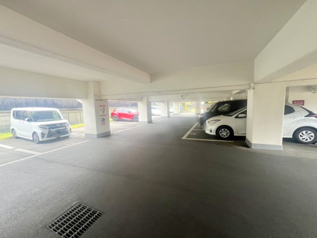 奈良パークハイツの駐車場